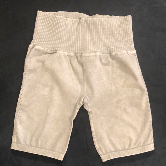 New Free People Good Karma Biker Shorts peach  acid wash M/L NWOT - Picture 6 of 8